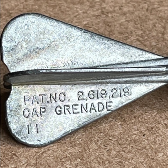 ♥️LOVE BOMB♥️CALLEN MFG. Vintage Metal Cap Grenade Bomb Toy Circa 1960’s 3” - Picture 4 of 7